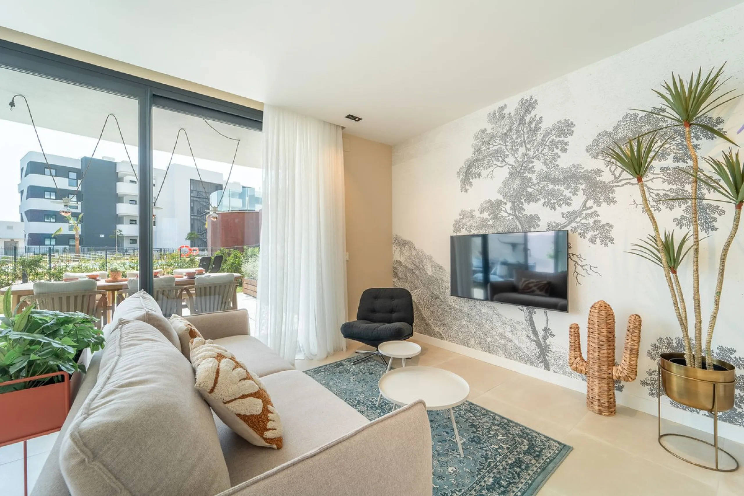Step into a new standard of modern living in Higuerón, where design, technology and Mediterranean comfort come together in a beautifully finished apartment that feels both refined and effortlessly welcoming. Recently completed and ready to move into, this