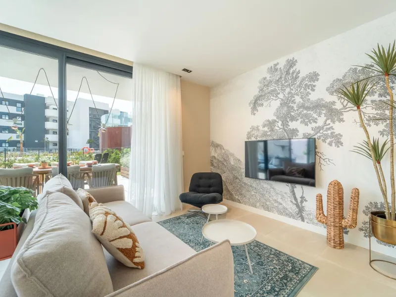 Step into a new standard of modern living in Higuerón, where design, technology and Mediterranean comfort come together in a beautifully finished apartment that feels both refined and effortlessly welcoming. Recently completed and ready to move into, this