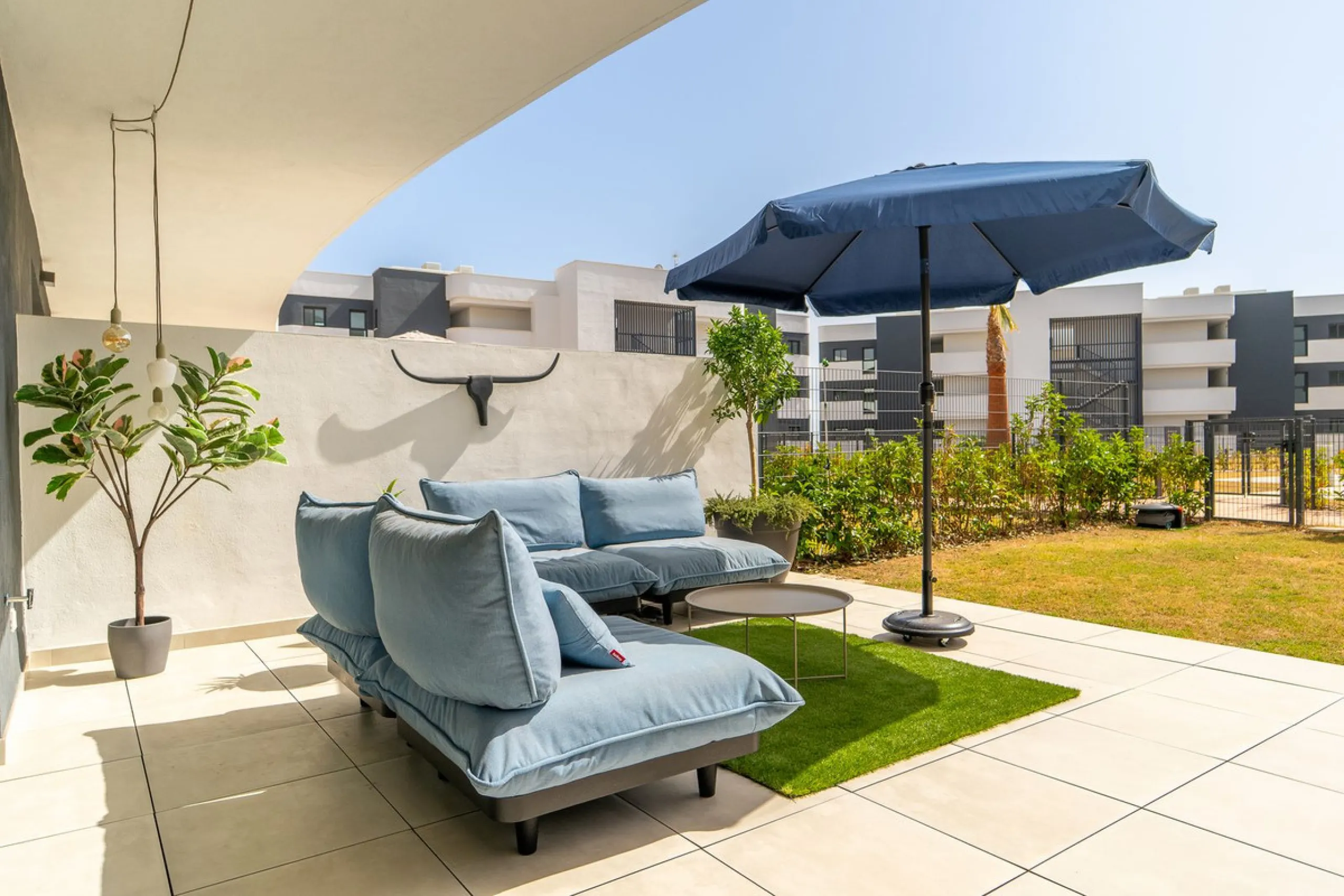 Step into a new standard of modern living in Higuerón, where design, technology and Mediterranean comfort come together in a beautifully finished apartment that feels both refined and effortlessly welcoming. Recently completed and ready to move into, this