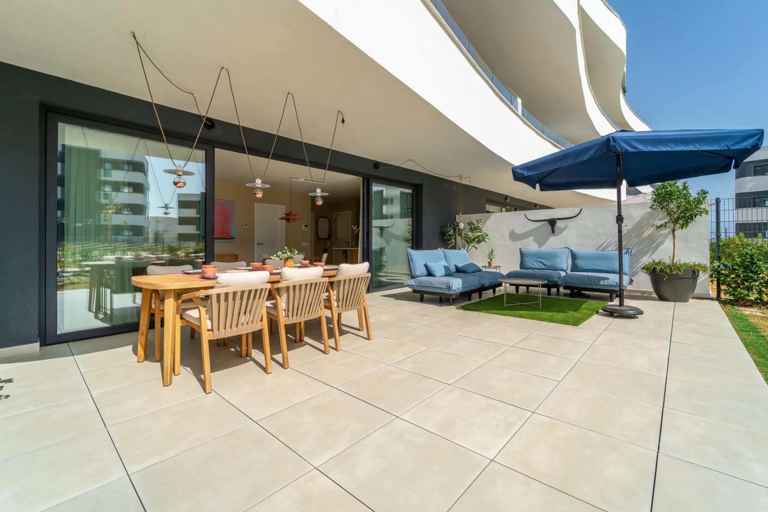 Step into a new standard of modern living in Higuerón, where design, technology and Mediterranean comfort come together in a beautifully finished apartment that feels both refined and effortlessly welcoming. Recently completed and ready to move into, this