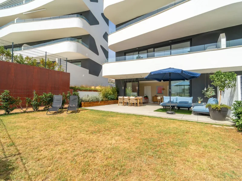 Step into a new standard of modern living in Higuerón, where design, technology and Mediterranean comfort come together in a beautifully finished apartment that feels both refined and effortlessly welcoming. Recently completed and ready to move into, this
