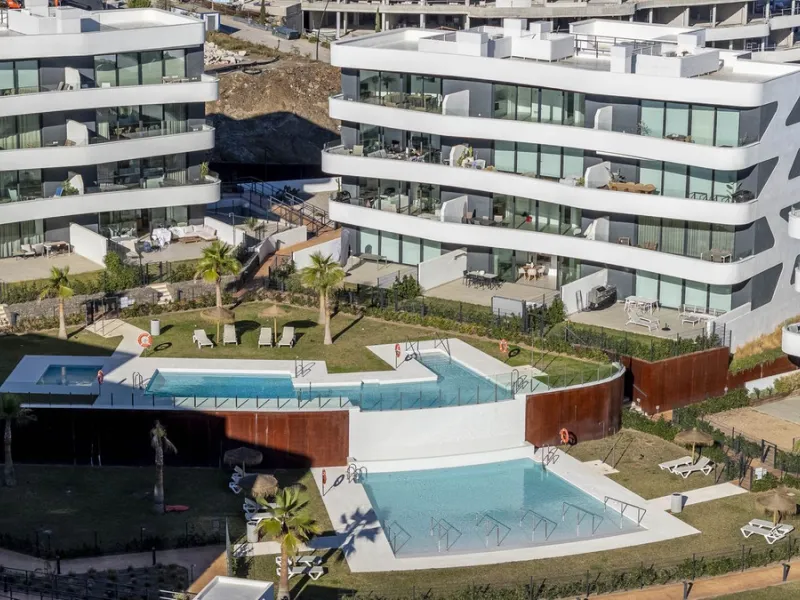 Step into a new standard of modern living in Higuerón, where design, technology and Mediterranean comfort come together in a beautifully finished apartment that feels both refined and effortlessly welcoming. Recently completed and ready to move into, this