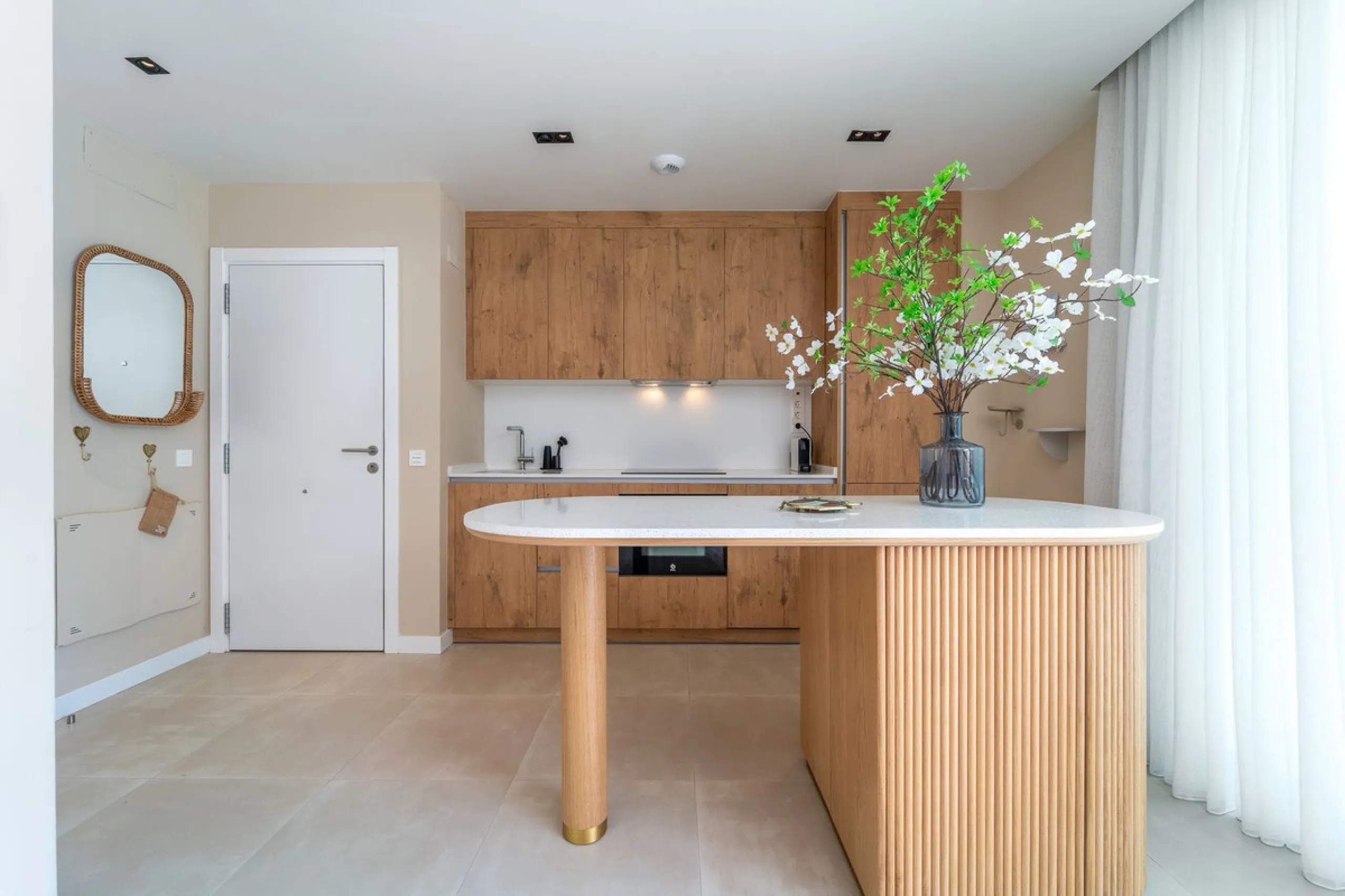 Step into a new standard of modern living in Higuerón, where design, technology and Mediterranean comfort come together in a beautifully finished apartment that feels both refined and effortlessly welcoming. Recently completed and ready to move into, this