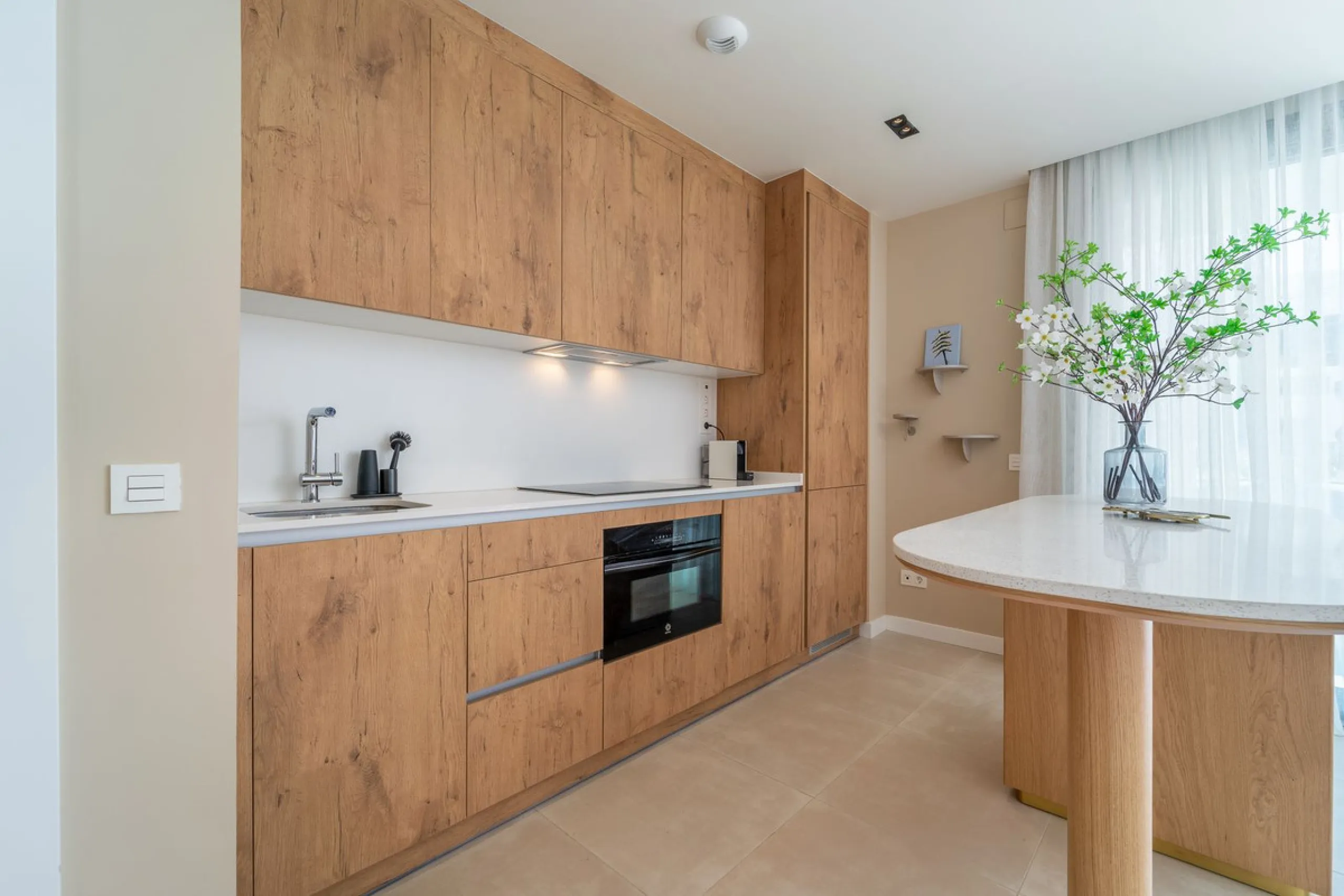 Step into a new standard of modern living in Higuerón, where design, technology and Mediterranean comfort come together in a beautifully finished apartment that feels both refined and effortlessly welcoming. Recently completed and ready to move into, this