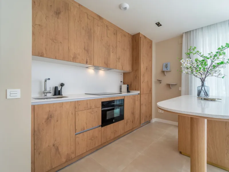 Step into a new standard of modern living in Higuerón, where design, technology and Mediterranean comfort come together in a beautifully finished apartment that feels both refined and effortlessly welcoming. Recently completed and ready to move into, this