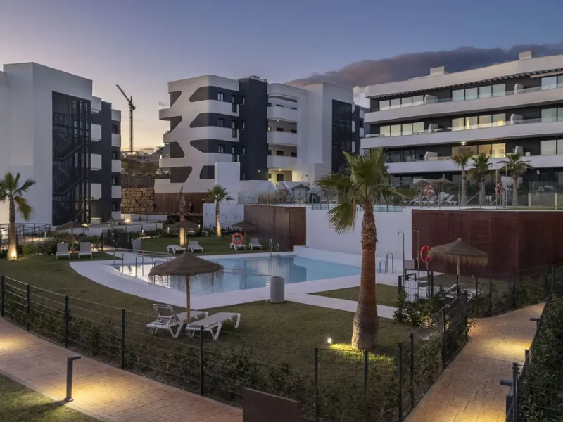 Step into a new standard of modern living in Higuerón, where design, technology and Mediterranean comfort come together in a beautifully finished apartment that feels both refined and effortlessly welcoming. Recently completed and ready to move into, this