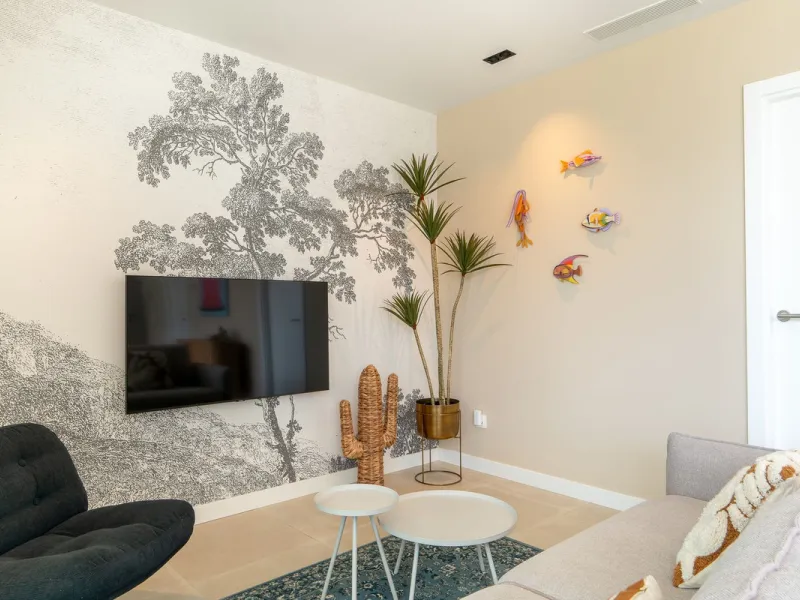Step into a new standard of modern living in Higuerón, where design, technology and Mediterranean comfort come together in a beautifully finished apartment that feels both refined and effortlessly welcoming. Recently completed and ready to move into, this