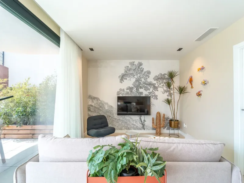 Step into a new standard of modern living in Higuerón, where design, technology and Mediterranean comfort come together in a beautifully finished apartment that feels both refined and effortlessly welcoming. Recently completed and ready to move into, this