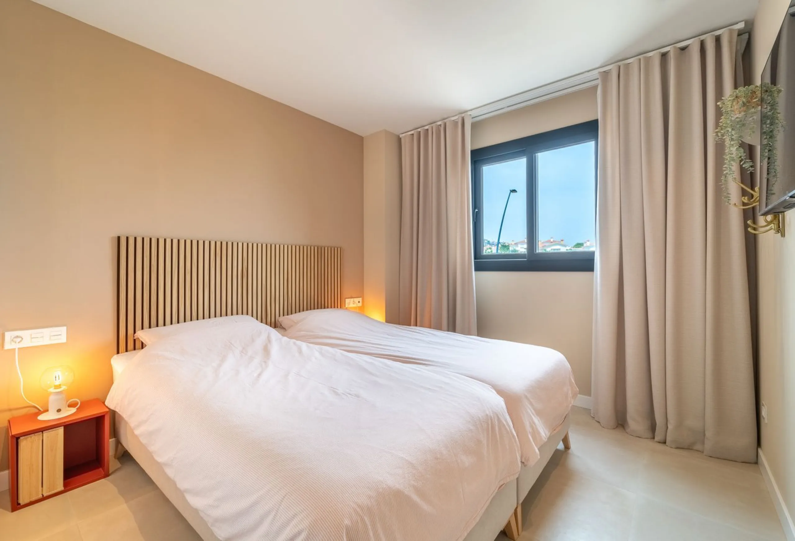 Step into a new standard of modern living in Higuerón, where design, technology and Mediterranean comfort come together in a beautifully finished apartment that feels both refined and effortlessly welcoming. Recently completed and ready to move into, this