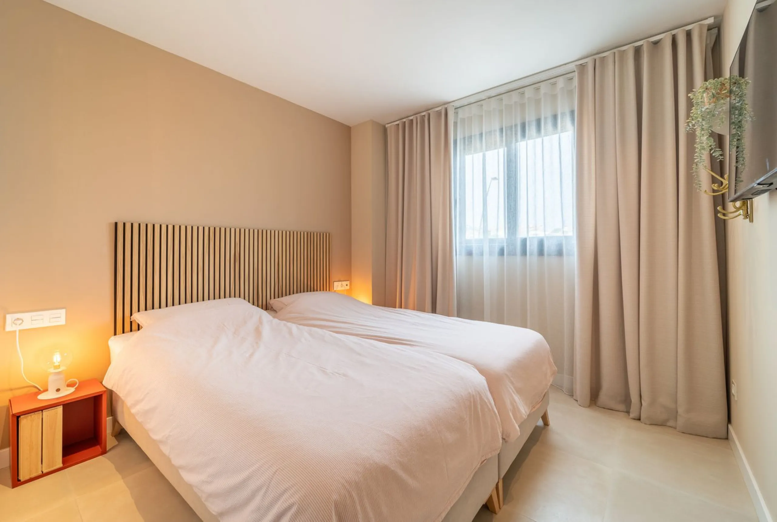 Step into a new standard of modern living in Higuerón, where design, technology and Mediterranean comfort come together in a beautifully finished apartment that feels both refined and effortlessly welcoming. Recently completed and ready to move into, this