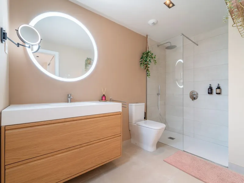 Step into a new standard of modern living in Higuerón, where design, technology and Mediterranean comfort come together in a beautifully finished apartment that feels both refined and effortlessly welcoming. Recently completed and ready to move into, this