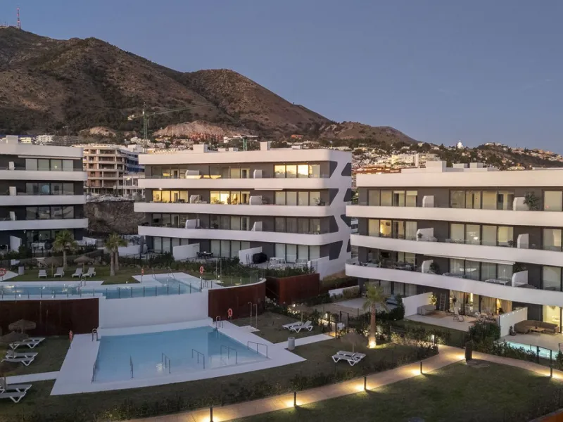 Step into a new standard of modern living in Higuerón, where design, technology and Mediterranean comfort come together in a beautifully finished apartment that feels both refined and effortlessly welcoming. Recently completed and ready to move into, this