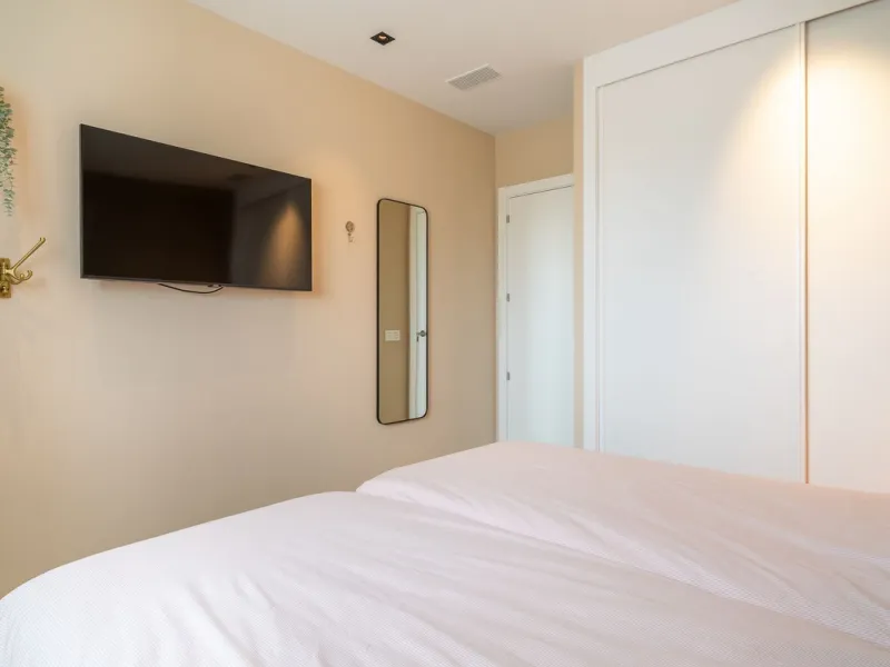 Step into a new standard of modern living in Higuerón, where design, technology and Mediterranean comfort come together in a beautifully finished apartment that feels both refined and effortlessly welcoming. Recently completed and ready to move into, this