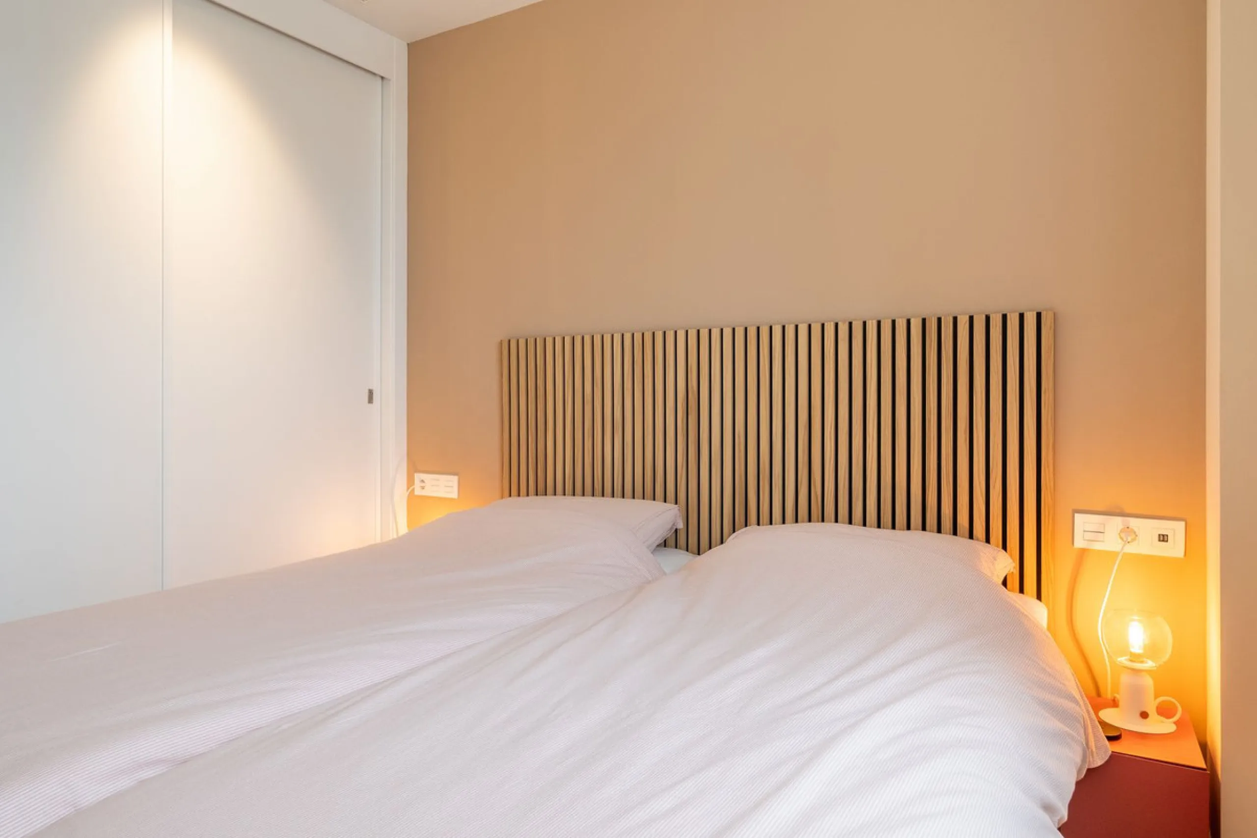 Step into a new standard of modern living in Higuerón, where design, technology and Mediterranean comfort come together in a beautifully finished apartment that feels both refined and effortlessly welcoming. Recently completed and ready to move into, this
