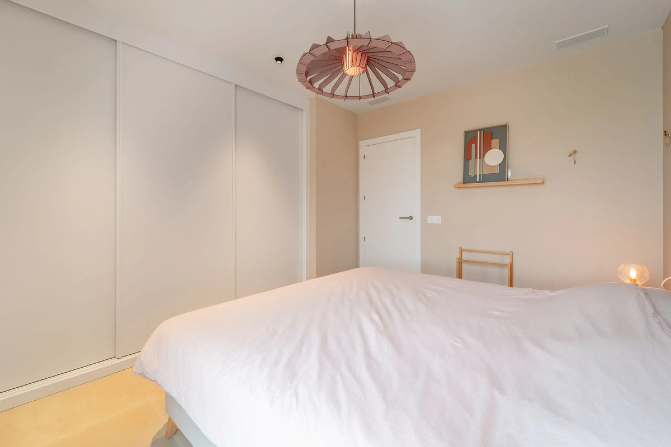 Step into a new standard of modern living in Higuerón, where design, technology and Mediterranean comfort come together in a beautifully finished apartment that feels both refined and effortlessly welcoming. Recently completed and ready to move into, this