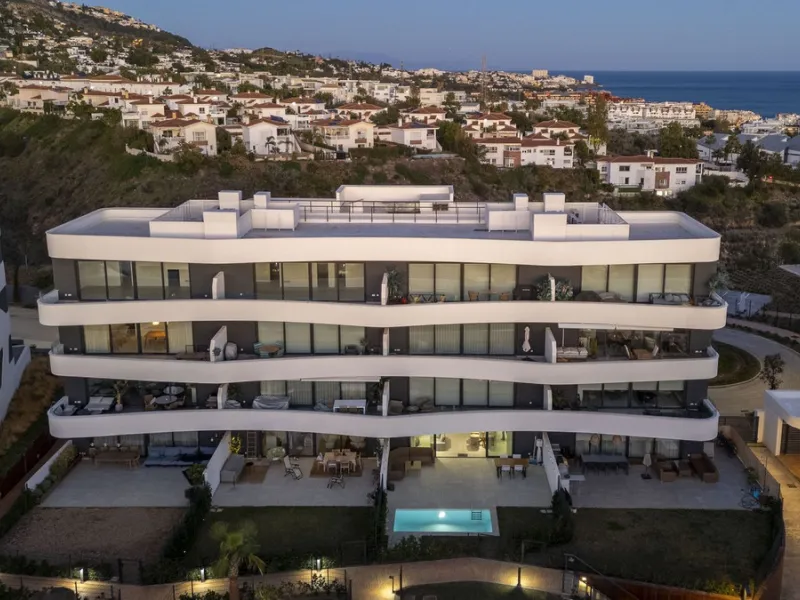 Step into a new standard of modern living in Higuerón, where design, technology and Mediterranean comfort come together in a beautifully finished apartment that feels both refined and effortlessly welcoming. Recently completed and ready to move into, this