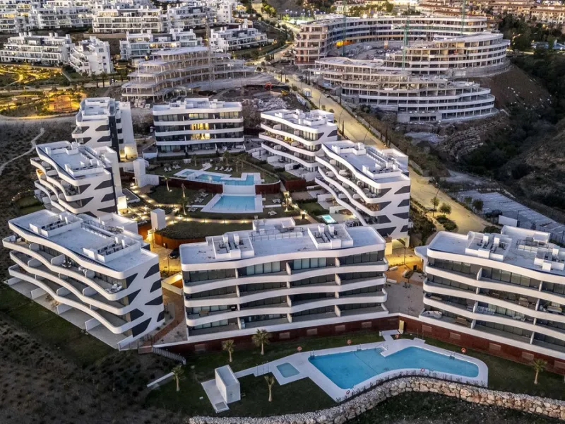 Step into a new standard of modern living in Higuerón, where design, technology and Mediterranean comfort come together in a beautifully finished apartment that feels both refined and effortlessly welcoming. Recently completed and ready to move into, this