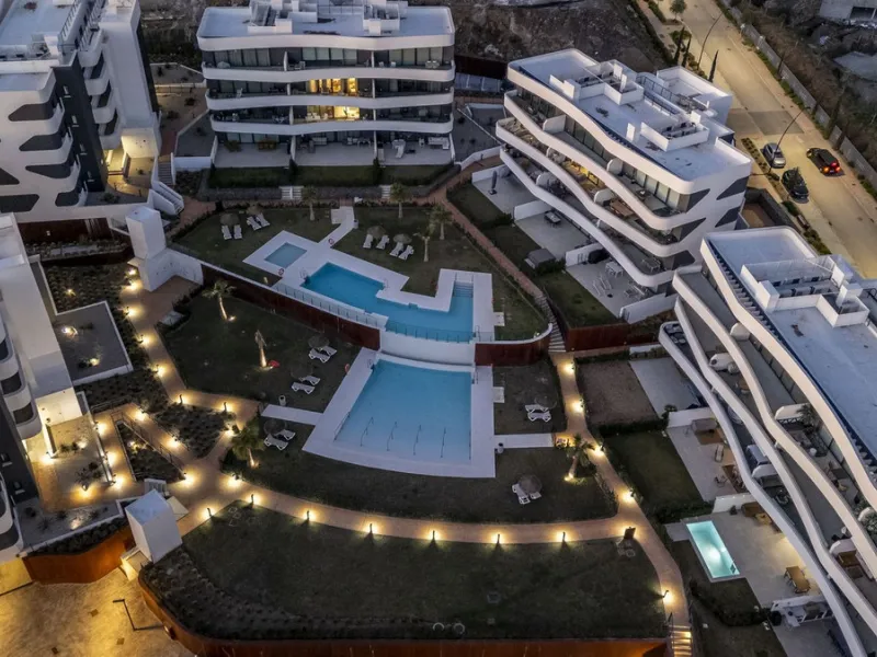 Step into a new standard of modern living in Higuerón, where design, technology and Mediterranean comfort come together in a beautifully finished apartment that feels both refined and effortlessly welcoming. Recently completed and ready to move into, this