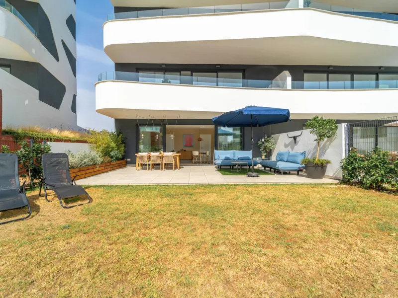Step into a new standard of modern living in Higuerón, where design, technology and Mediterranean comfort come together in a beautifully finished apartment that feels both refined and effortlessly welcoming. Recently completed and ready to move into, this