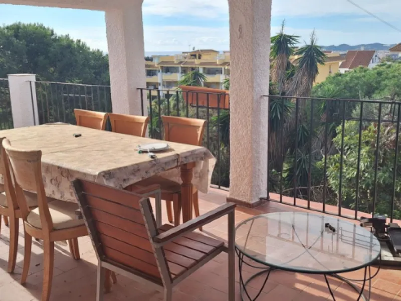 Detached villa in Torreblanca, Fuengirola, with endless renovation possibilities to adapt it to your own lifestyle.