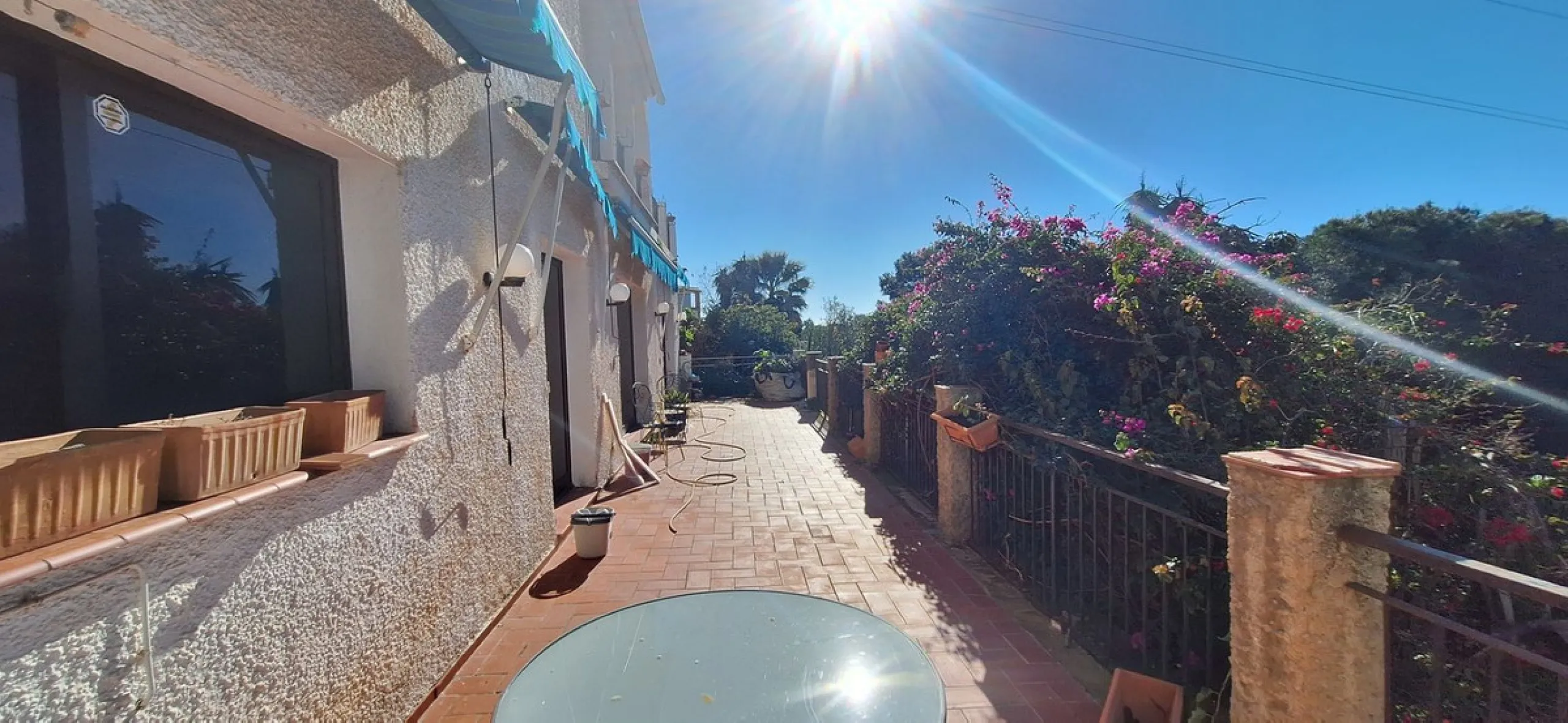 Detached villa in Torreblanca, Fuengirola, with endless renovation possibilities to adapt it to your own lifestyle.