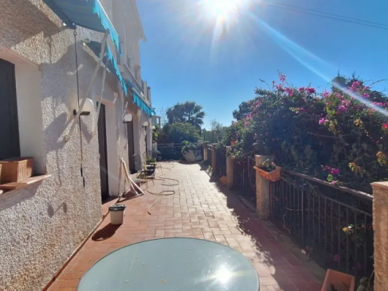 Detached villa in Torreblanca, Fuengirola, with endless renovation possibilities to adapt it to your own lifestyle.