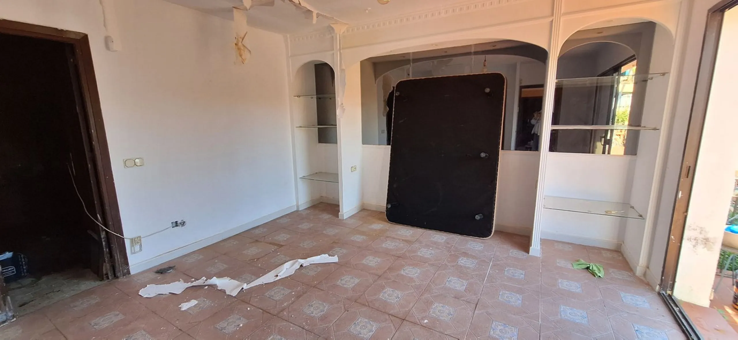 Detached villa in Torreblanca, Fuengirola, with endless renovation possibilities to adapt it to your own lifestyle.