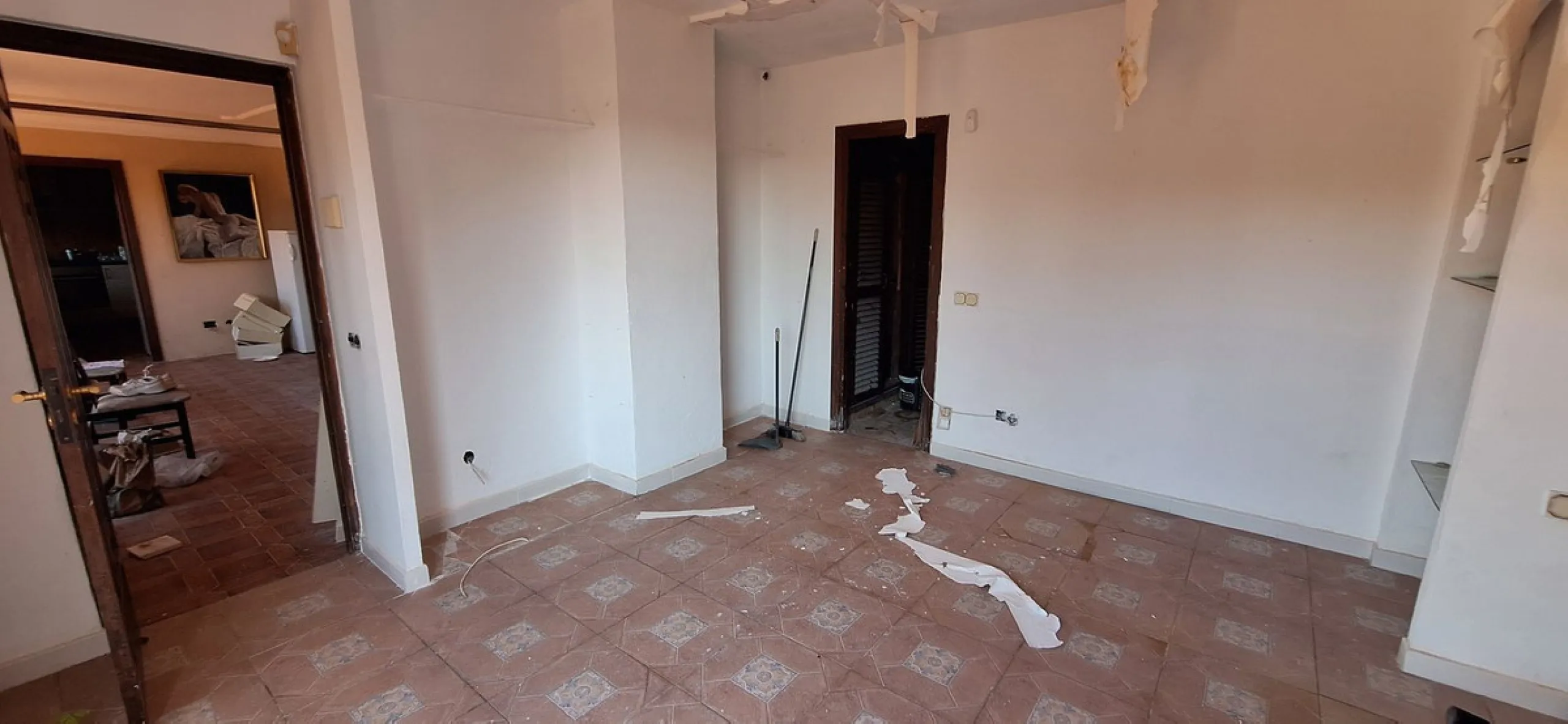 Detached villa in Torreblanca, Fuengirola, with endless renovation possibilities to adapt it to your own lifestyle.