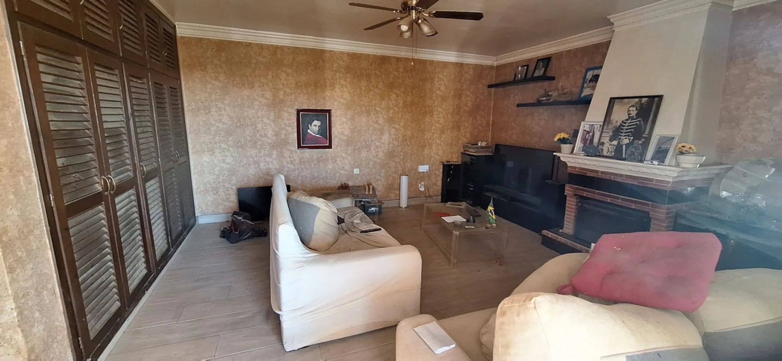 Detached villa in Torreblanca, Fuengirola, with endless renovation possibilities to adapt it to your own lifestyle.