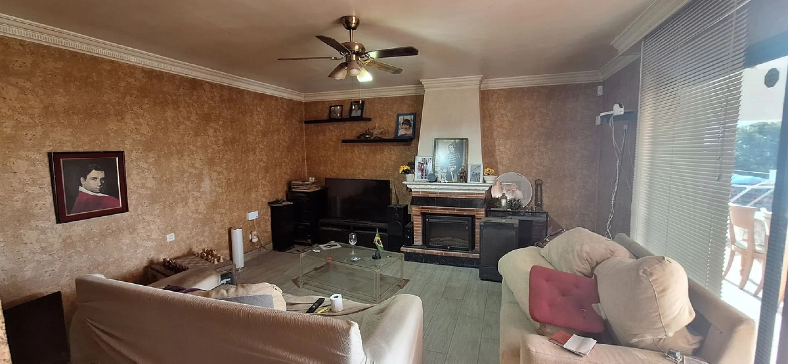 Detached villa in Torreblanca, Fuengirola, with endless renovation possibilities to adapt it to your own lifestyle.