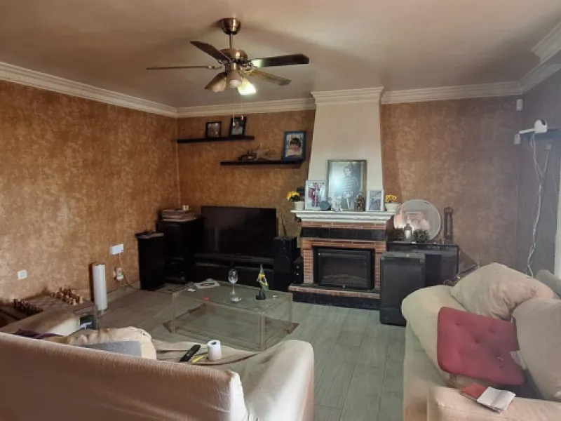 Detached villa in Torreblanca, Fuengirola, with endless renovation possibilities to adapt it to your own lifestyle.