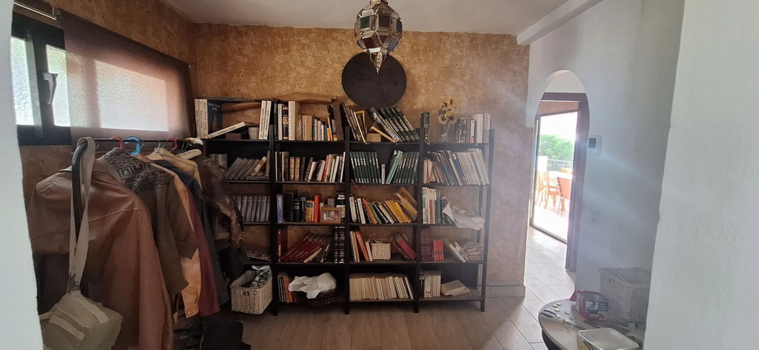 Detached villa in Torreblanca, Fuengirola, with endless renovation possibilities to adapt it to your own lifestyle.