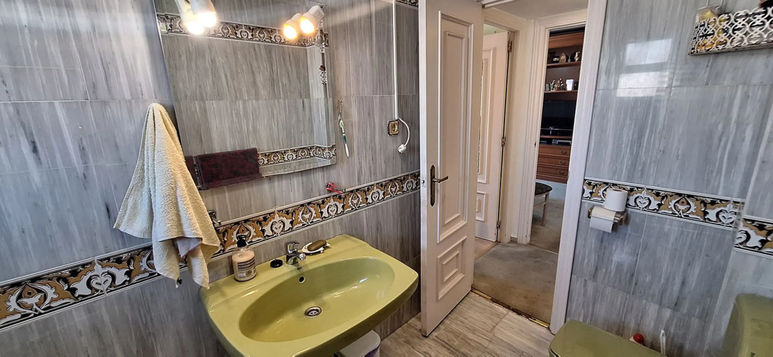 **Apartment in the heart of Fuengirola: Your seaside retreat!**