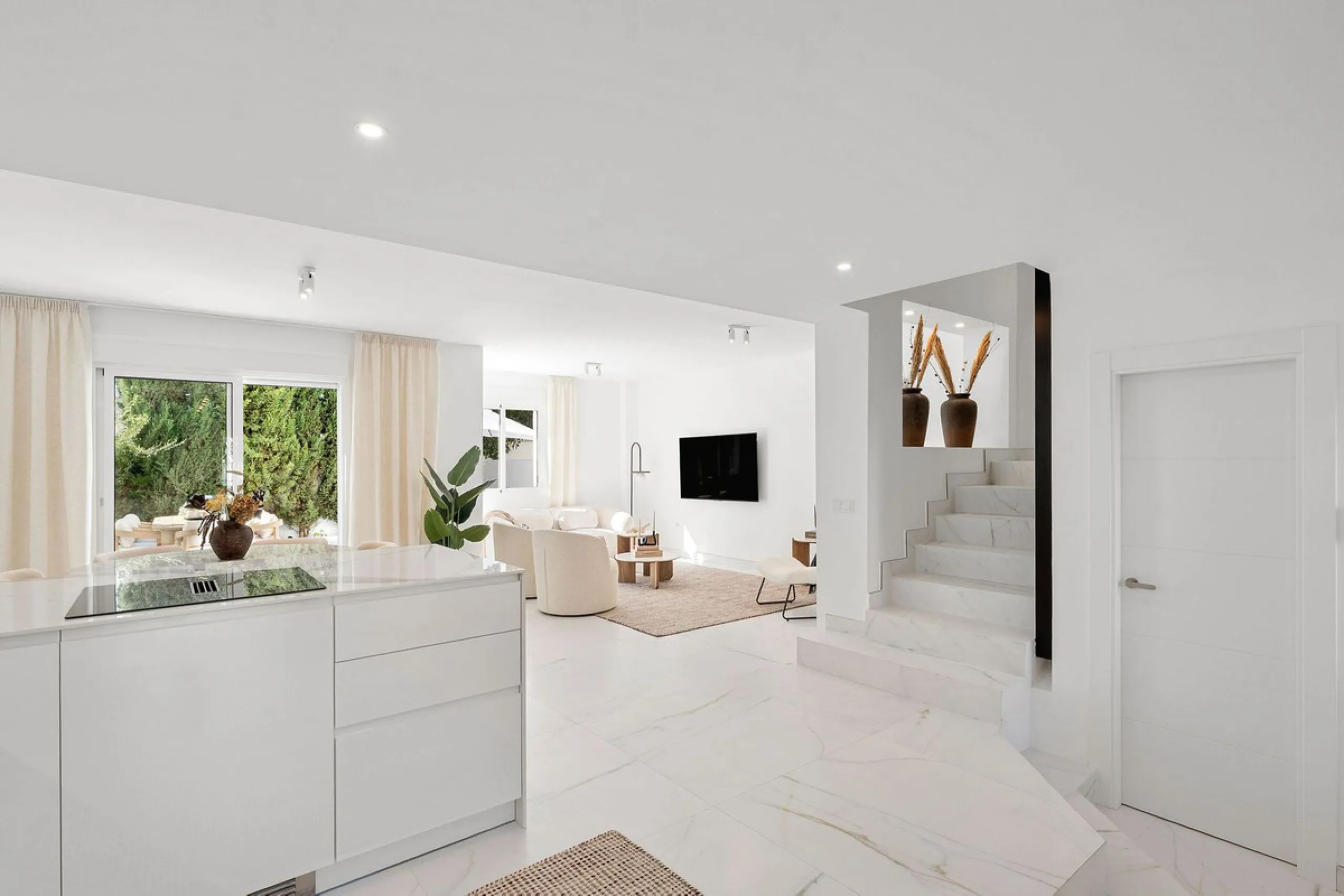 Welcome to this exceptional townhouse where contemporary luxury meets comfort and effortless lifestyle!