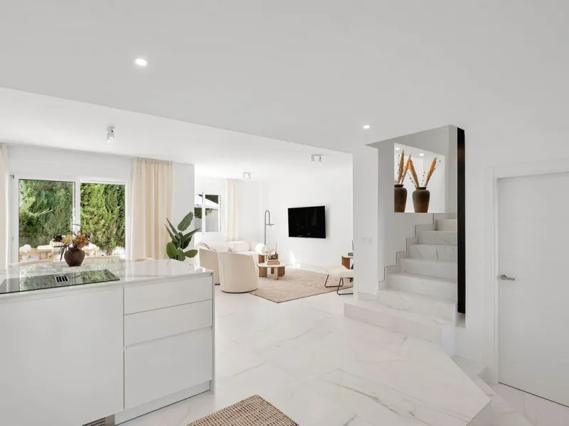 Welcome to this exceptional townhouse where contemporary luxury meets comfort and effortless lifestyle!