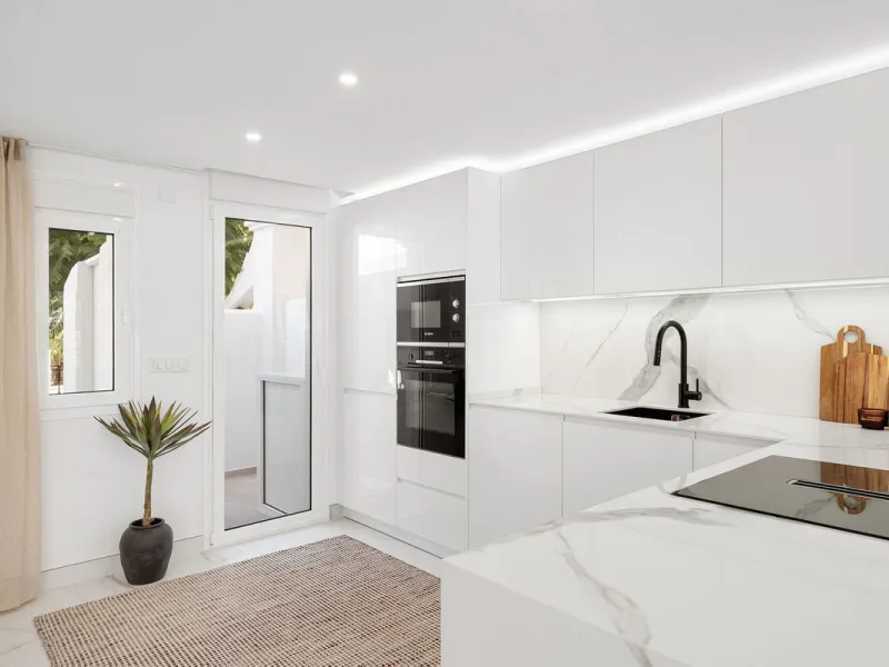 Welcome to this exceptional townhouse where contemporary luxury meets comfort and effortless lifestyle!