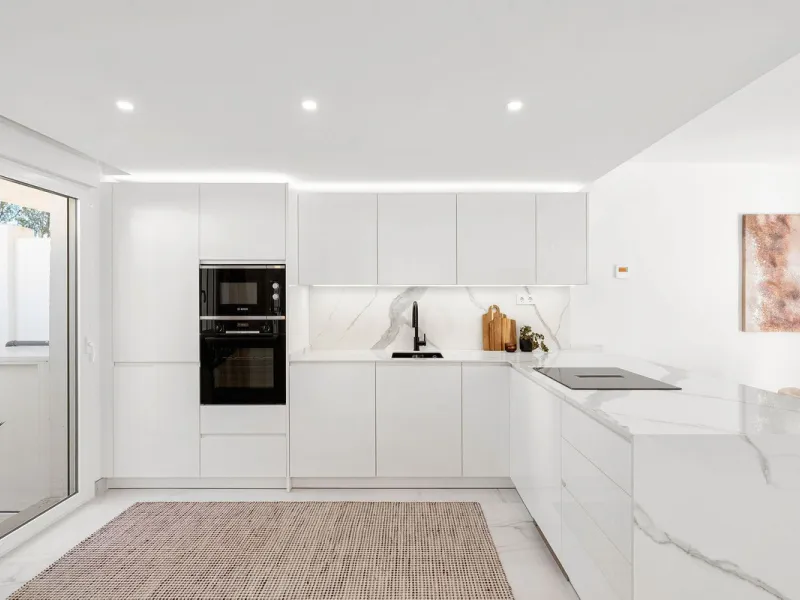 Welcome to this exceptional townhouse where contemporary luxury meets comfort and effortless lifestyle!