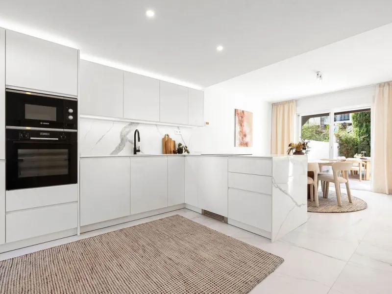 Welcome to this exceptional townhouse where contemporary luxury meets comfort and effortless lifestyle!