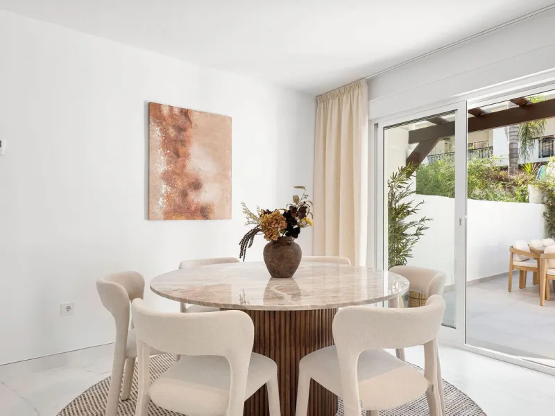 Welcome to this exceptional townhouse where contemporary luxury meets comfort and effortless lifestyle!