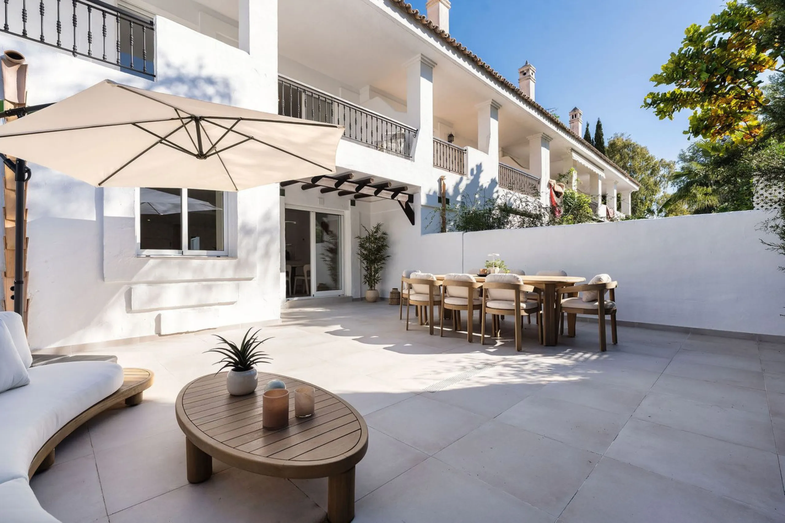 Welcome to this exceptional townhouse where contemporary luxury meets comfort and effortless lifestyle!