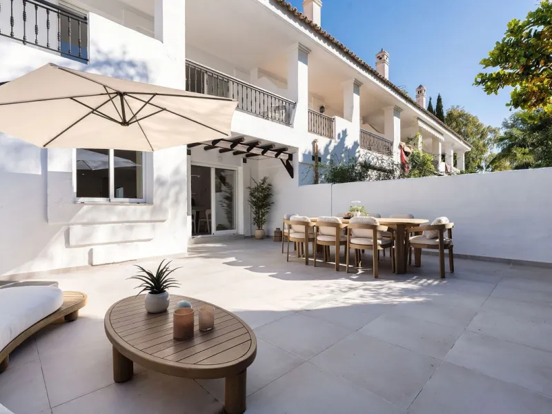 Welcome to this exceptional townhouse where contemporary luxury meets comfort and effortless lifestyle!
