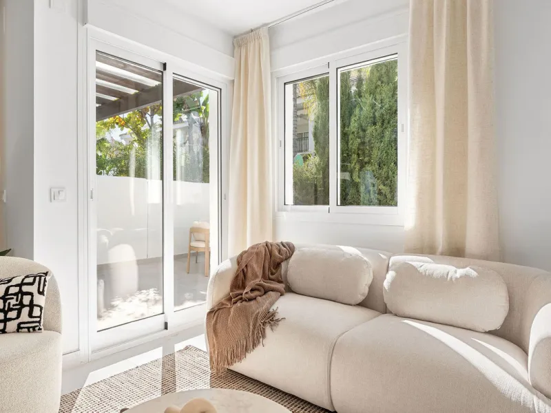 Welcome to this exceptional townhouse where contemporary luxury meets comfort and effortless lifestyle!