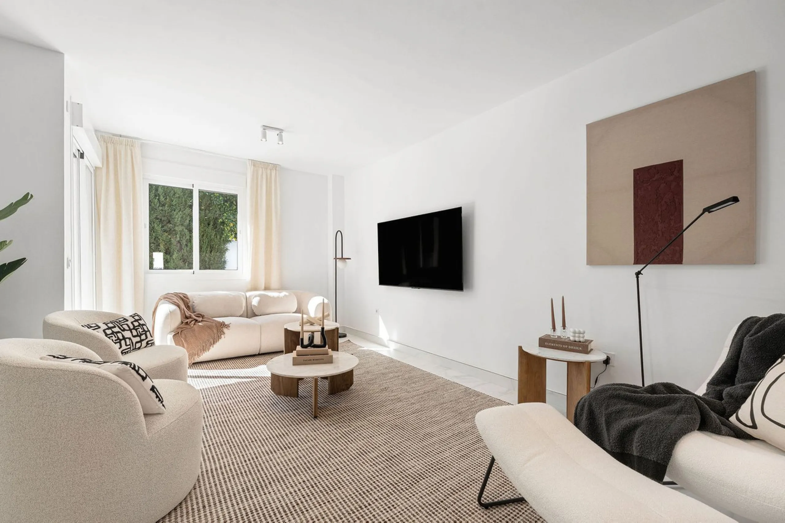 Welcome to this exceptional townhouse where contemporary luxury meets comfort and effortless lifestyle!