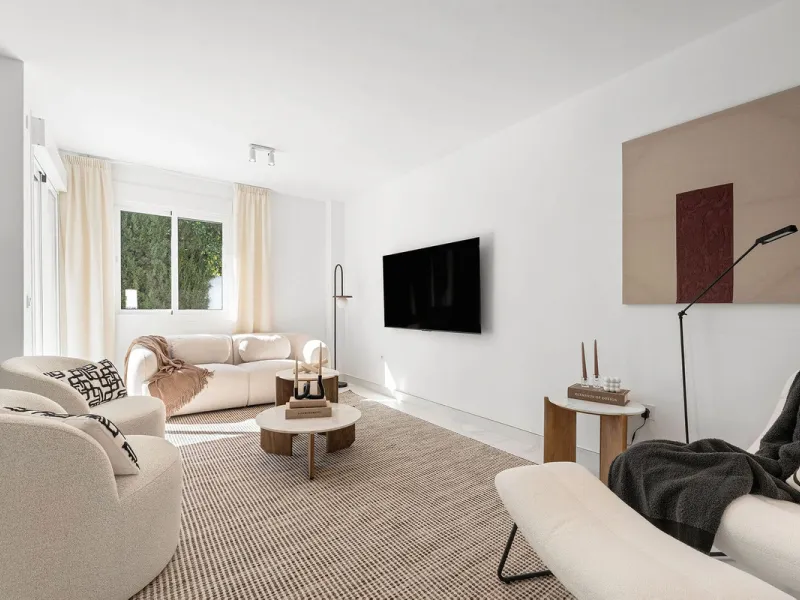 Welcome to this exceptional townhouse where contemporary luxury meets comfort and effortless lifestyle!