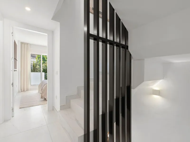 Welcome to this exceptional townhouse where contemporary luxury meets comfort and effortless lifestyle!