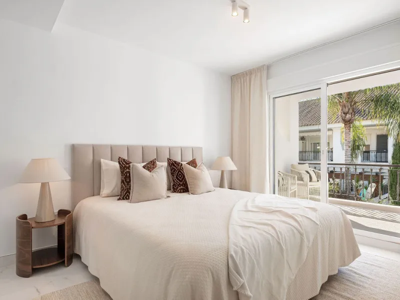 Welcome to this exceptional townhouse where contemporary luxury meets comfort and effortless lifestyle!