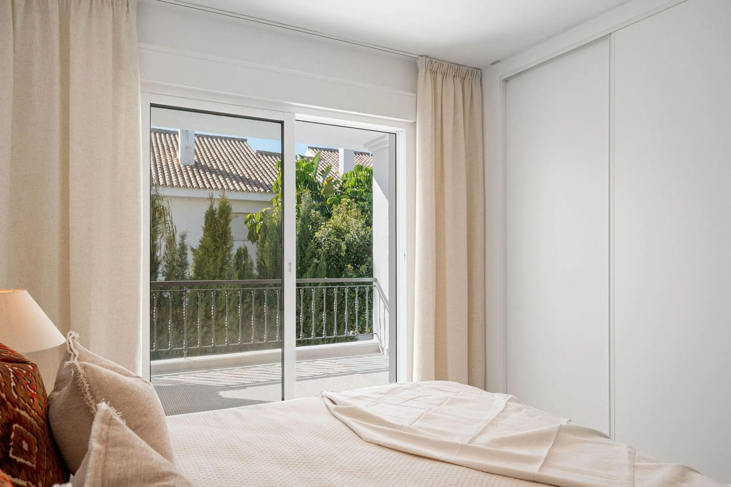 Welcome to this exceptional townhouse where contemporary luxury meets comfort and effortless lifestyle!