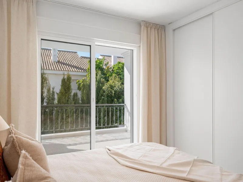 Welcome to this exceptional townhouse where contemporary luxury meets comfort and effortless lifestyle!