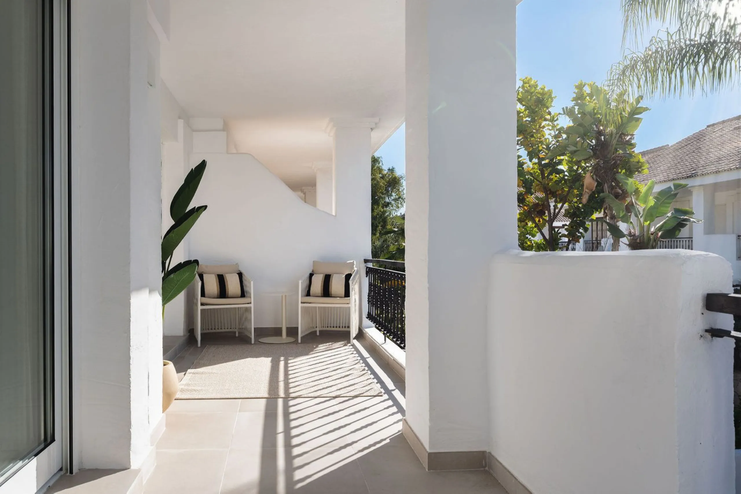 Welcome to this exceptional townhouse where contemporary luxury meets comfort and effortless lifestyle!