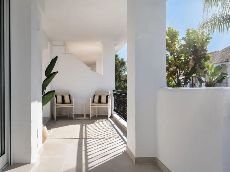 Welcome to this exceptional townhouse where contemporary luxury meets comfort and effortless lifestyle!